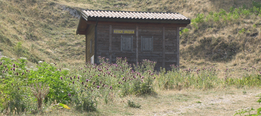 Monte Cucco Sentiero 226 - immagine 7 (Rifugio Valcella)