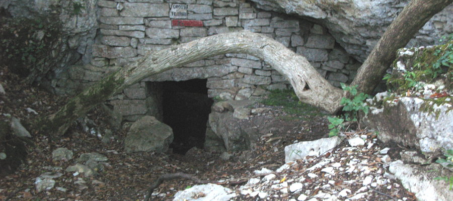 Monte Cucco Sentiero 282 - immagine 9 (Grotta Ferrata)